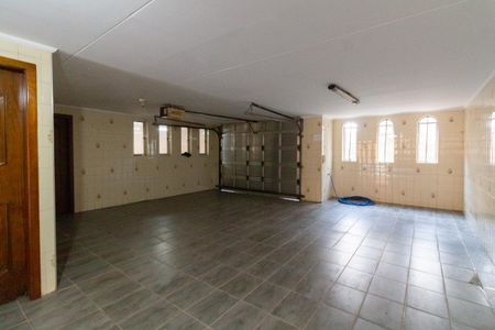 Casa à venda com 300m², 4 quartos e 5 vagas Casa à venda com 300m², 4 quartos e 5 vagasGaragem