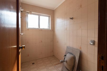 Casa à venda com 300m², 4 quartos e 5 vagas Casa à venda com 300m², 4 quartos e 5 vagasBanheiro Social