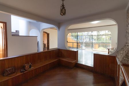 Casa à venda com 300m², 4 quartos e 5 vagas Casa à venda com 300m², 4 quartos e 5 vagasSala