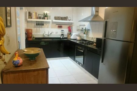 Casa à venda com 3 quartos, 172m² em Vila Nhocuné, São Paulo