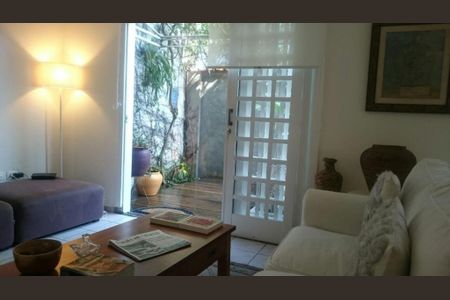 Casa à venda com 3 quartos, 172m² em Vila Nhocuné, São Paulo