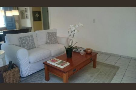 Casa à venda com 3 quartos, 172m² em Vila Nhocuné, São Paulo