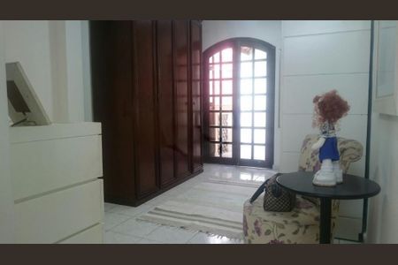 Casa à venda com 3 quartos, 172m² em Vila Nhocuné, São Paulo