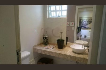 Casa à venda com 3 quartos, 172m² em Vila Nhocuné, São Paulo