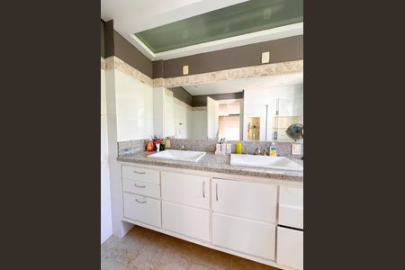 Apartamento para alugar com 250m², 4 quartos e 2 vagasBanheiro da Suíte