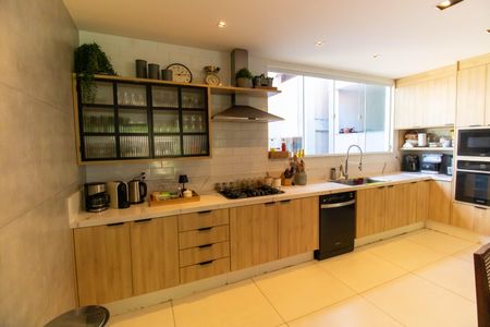 Casa de condomínio à venda com 400m², 5 quartos e 2 vagasCozinha