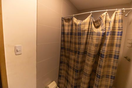 Casa de condomínio à venda com 400m², 5 quartos e 2 vagasBanheiro de serviço