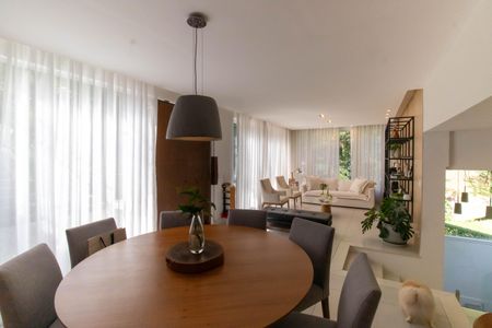 Casa de condomínio à venda com 400m², 5 quartos e 2 vagasSala