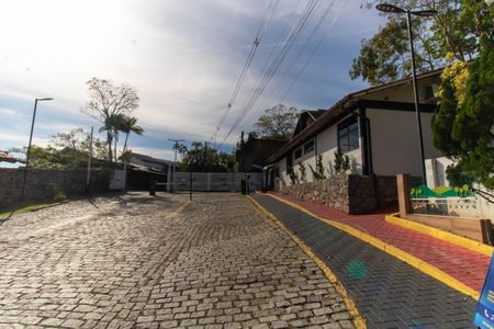 Casa de condomínio à venda com 400m², 5 quartos e 2 vagasFachada