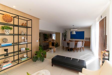 Casa de condomínio à venda com 400m², 5 quartos e 2 vagasSala