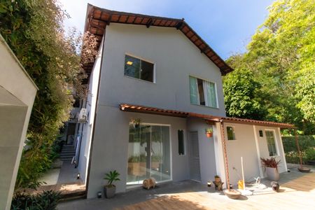 Casa de condomínio à venda com 400m², 5 quartos e 2 vagasFachada