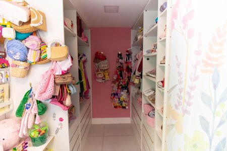 Casa de condomínio à venda com 400m², 5 quartos e 2 vagasCloset da suíte 3