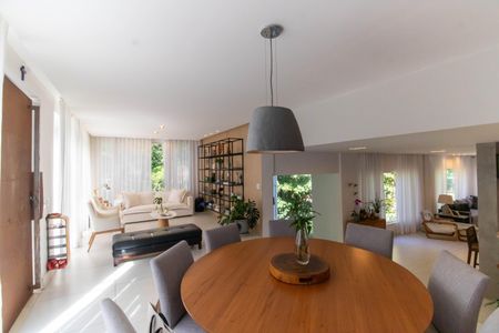 Casa de condomínio à venda com 400m², 5 quartos e 2 vagasSala