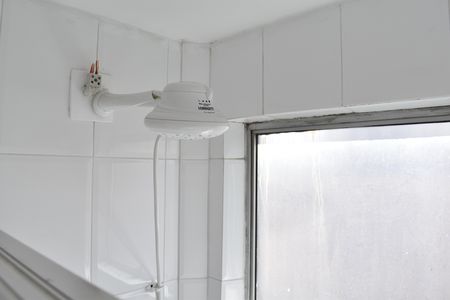 Banheiro de casa para alugar com 1 quarto, 28m² em Centro, Curitiba