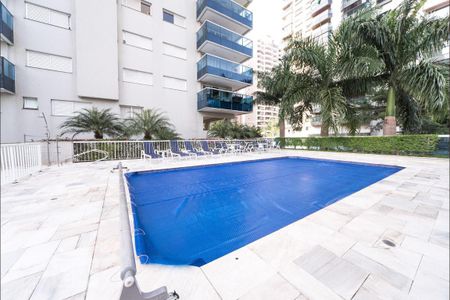 Apartamento à venda com 190m², 3 quartos e 3 vagas Apartamento à venda com 190m², 3 quartos e 3 vagasÁrea comum - Piscina