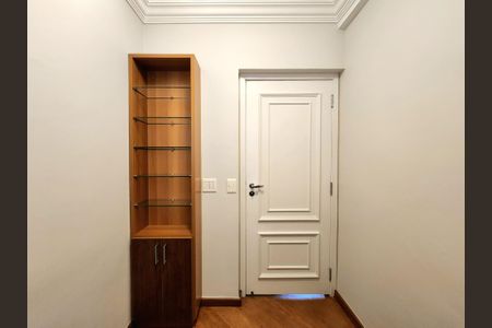 Apartamento à venda com 190m², 3 quartos e 3 vagas Apartamento à venda com 190m², 3 quartos e 3 vagasEscritório