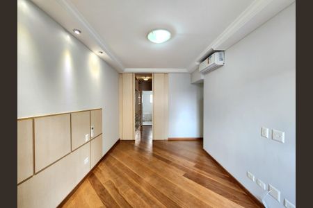 Apartamento à venda com 190m², 3 quartos e 3 vagas Apartamento à venda com 190m², 3 quartos e 3 vagasSuíte 2