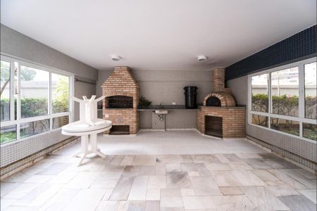 Apartamento à venda com 190m², 3 quartos e 3 vagas Apartamento à venda com 190m², 3 quartos e 3 vagasÁrea comum - Churrasqueira