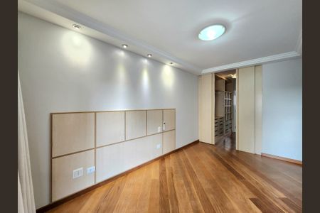 Apartamento à venda com 190m², 3 quartos e 3 vagas Apartamento à venda com 190m², 3 quartos e 3 vagasSuíte 2