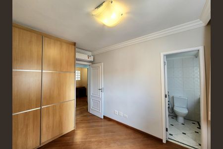 Apartamento à venda com 190m², 3 quartos e 3 vagas Apartamento à venda com 190m², 3 quartos e 3 vagasSuíte 1