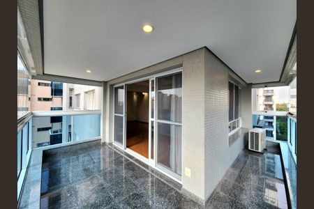 Apartamento à venda com 190m², 3 quartos e 3 vagas Apartamento à venda com 190m², 3 quartos e 3 vagasVaranda da Sala