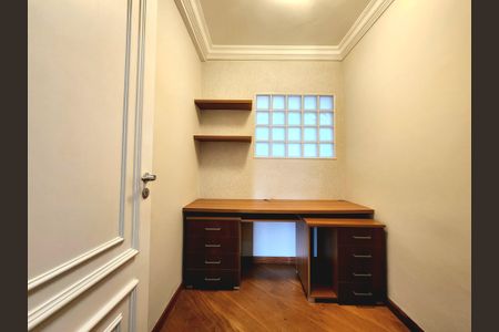 Apartamento à venda com 190m², 3 quartos e 3 vagas Apartamento à venda com 190m², 3 quartos e 3 vagasEscritório