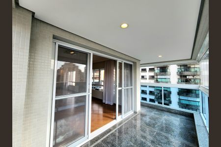 Apartamento à venda com 190m², 3 quartos e 3 vagas Apartamento à venda com 190m², 3 quartos e 3 vagasVaranda da Sala