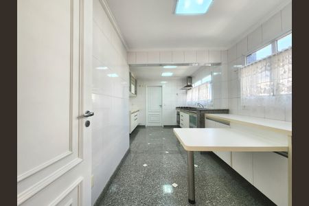 Apartamento à venda com 190m², 3 quartos e 3 vagas Apartamento à venda com 190m², 3 quartos e 3 vagasCozinha