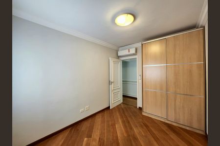 Apartamento à venda com 190m², 3 quartos e 3 vagas Apartamento à venda com 190m², 3 quartos e 3 vagasQuarto 1