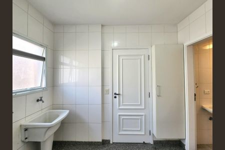 Apartamento à venda com 190m², 3 quartos e 3 vagas Apartamento à venda com 190m², 3 quartos e 3 vagasÁrea de Serviço