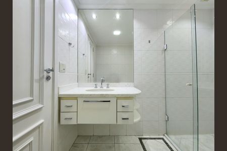 Apartamento à venda com 190m², 3 quartos e 3 vagas Apartamento à venda com 190m², 3 quartos e 3 vagasBanheiro Social