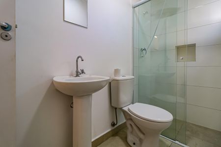 Banheiro de kitnet/studio para alugar com 1 quarto, 25m² em Jardim Peri Peri, São Paulo
