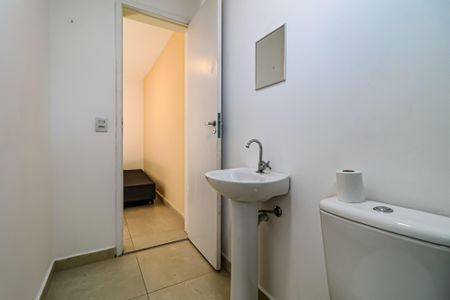 Banheiro de kitnet/studio para alugar com 1 quarto, 25m² em Jardim Peri Peri, São Paulo