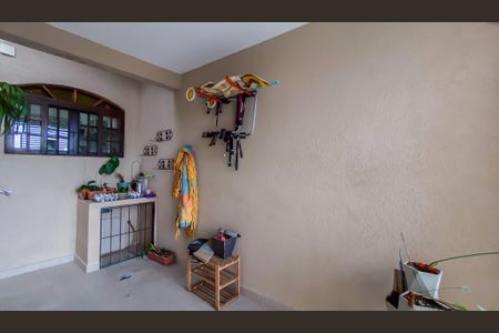 Casa para alugar com 175m², 4 quartos e 6 vagas Casa para alugar com 175m², 4 quartos e 6 vagasEntrada