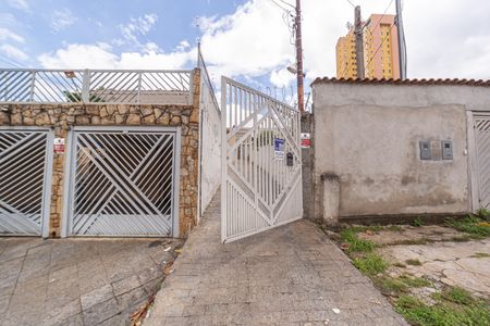 Casa para alugar com 175m², 1 quarto e 3 vagas Casa para alugar com 175m², 1 quarto e 3 vagasFachada