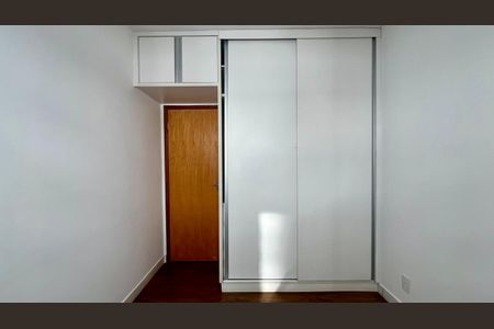 Quarto 1 de apartamento para alugar com 2 quartos, 50m² em Horto Florestal, Belo Horizonte