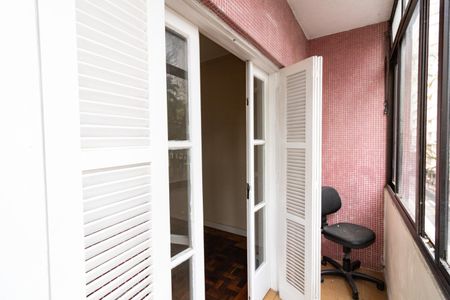 Apartamento à venda com 77m², 2 quartos e sem vaga Apartamento à venda com 77m², 2 quartos e sem vagaSacada