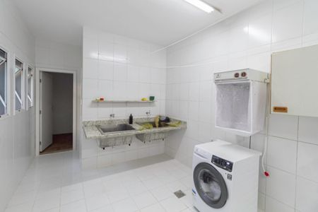 Casa de condomínio para alugar com 400m², 3 quartos e 4 vagas Casa de condomínio para alugar com 400m², 3 quartos e 4 vagasÁrea de serviço