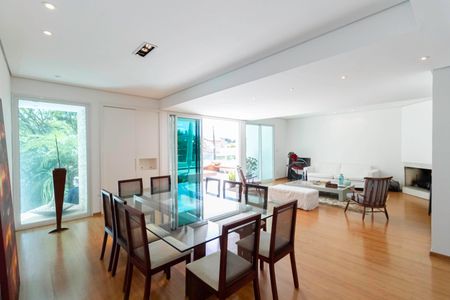 Casa de condomínio para alugar com 400m², 3 quartos e 4 vagas Casa de condomínio para alugar com 400m², 3 quartos e 4 vagasSala 1