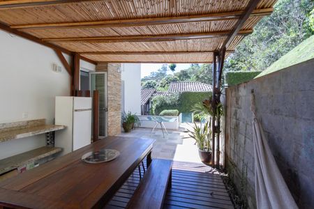 Casa de condomínio para alugar com 400m², 3 quartos e 4 vagas Casa de condomínio para alugar com 400m², 3 quartos e 4 vagasQuintal