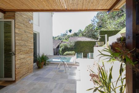 Casa de condomínio para alugar com 400m², 3 quartos e 4 vagas Casa de condomínio para alugar com 400m², 3 quartos e 4 vagasQuintal