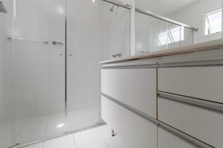 Casa de condomínio para alugar com 400m², 3 quartos e 4 vagas Casa de condomínio para alugar com 400m², 3 quartos e 4 vagasBanheiro da suíte