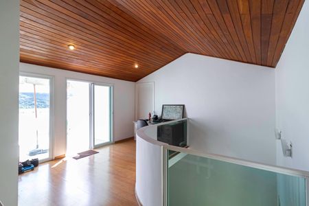 Casa de condomínio para alugar com 400m², 3 quartos e 4 vagas Casa de condomínio para alugar com 400m², 3 quartos e 4 vagasEscritório