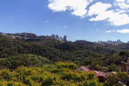 Casa de condomínio para alugar com 400m², 3 quartos e 4 vagas Casa de condomínio para alugar com 400m², 3 quartos e 4 vagasEscritório - Vista da varanda