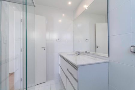 Casa de condomínio para alugar com 400m², 3 quartos e 4 vagas Casa de condomínio para alugar com 400m², 3 quartos e 4 vagasBanheiro social