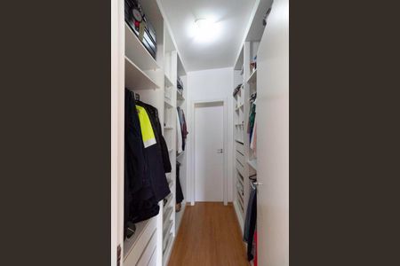 Casa de condomínio para alugar com 400m², 3 quartos e 4 vagas Casa de condomínio para alugar com 400m², 3 quartos e 4 vagasCloset da suíte