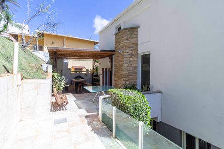 Casa de condomínio para alugar com 400m², 3 quartos e 4 vagas Casa de condomínio para alugar com 400m², 3 quartos e 4 vagasQuintal