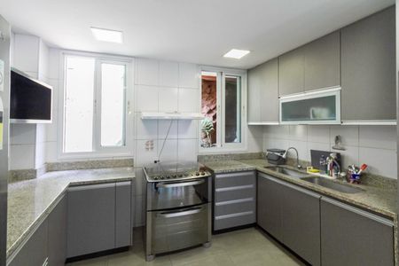 Casa de condomínio para alugar com 400m², 3 quartos e 4 vagas Casa de condomínio para alugar com 400m², 3 quartos e 4 vagasCozinha