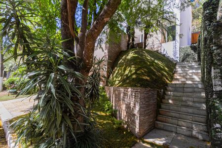 Casa de condomínio para alugar com 400m², 3 quartos e 4 vagas Casa de condomínio para alugar com 400m², 3 quartos e 4 vagasEntrada