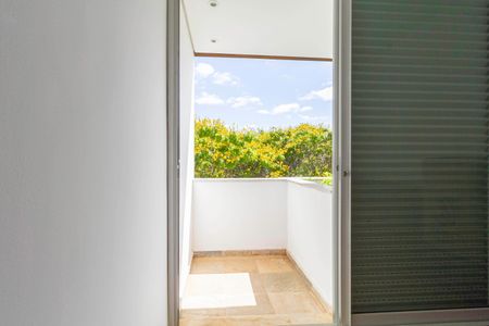 Casa de condomínio para alugar com 400m², 3 quartos e 4 vagas Casa de condomínio para alugar com 400m², 3 quartos e 4 vagasVaranda do quarto 1